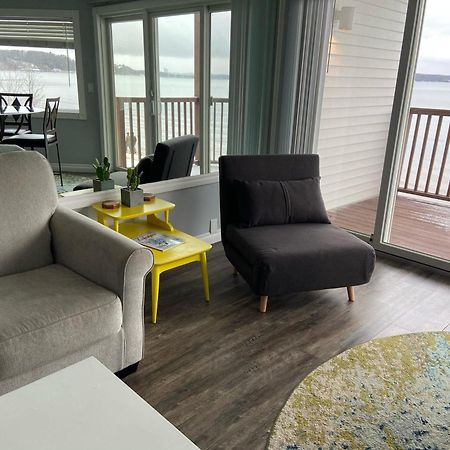 Beachside 216 With Pool Hot Tub And Private Deck Overlooking East Bay Traverse City Eksteriør billede
