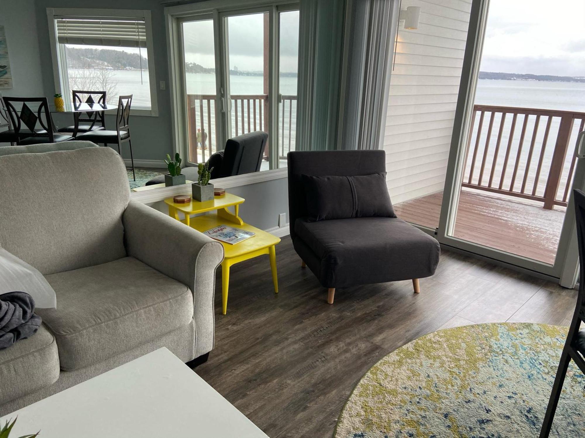 Beachside 216 With Pool Hot Tub And Private Deck Overlooking East Bay Traverse City Eksteriør billede